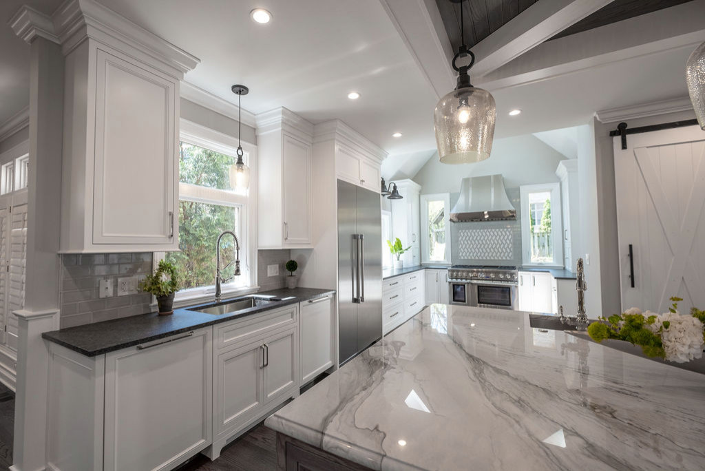Modern Farmhouse Kitchen and Home Bar