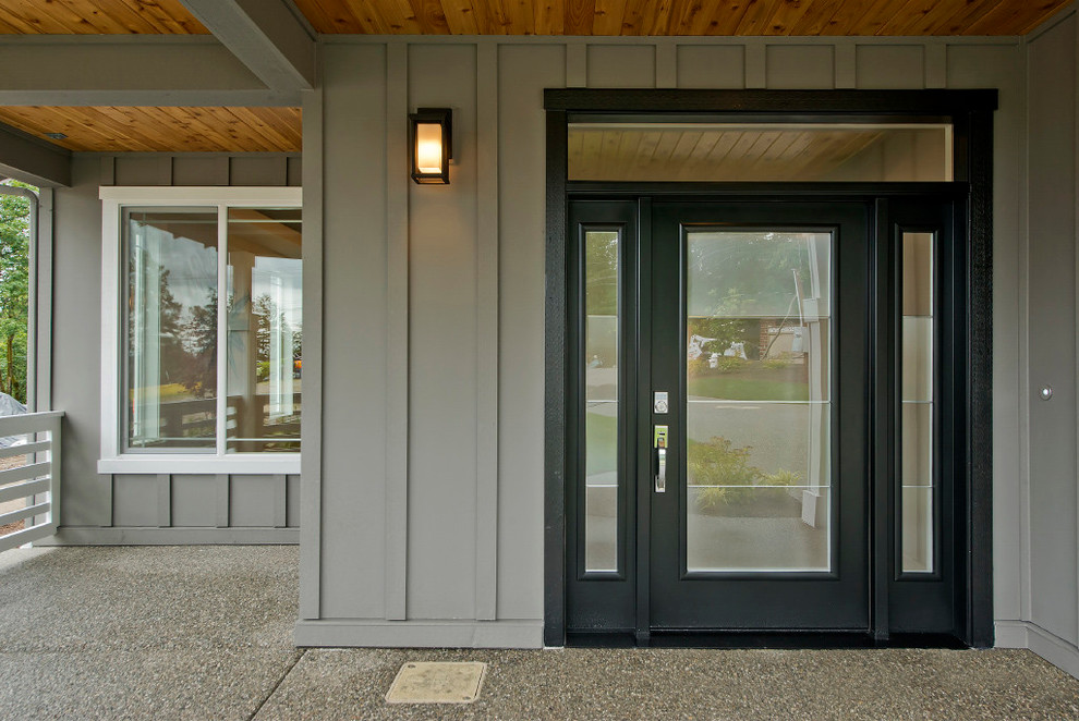 Example of a transitional entryway design in Boise
