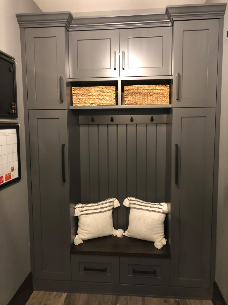 Example of a transitional laundry room design in Chicago