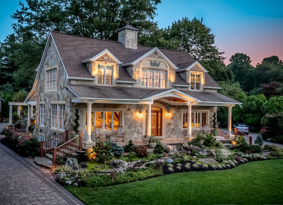 Design ideas for a transitional landscaping in Baltimore.
