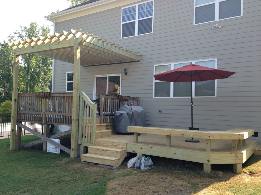 Design ideas for a traditional deck in Raleigh.