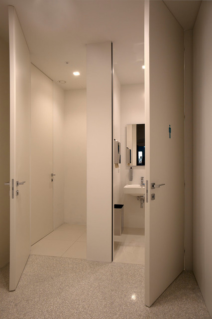 "KING SIZE DOOR" contemporary-toalett