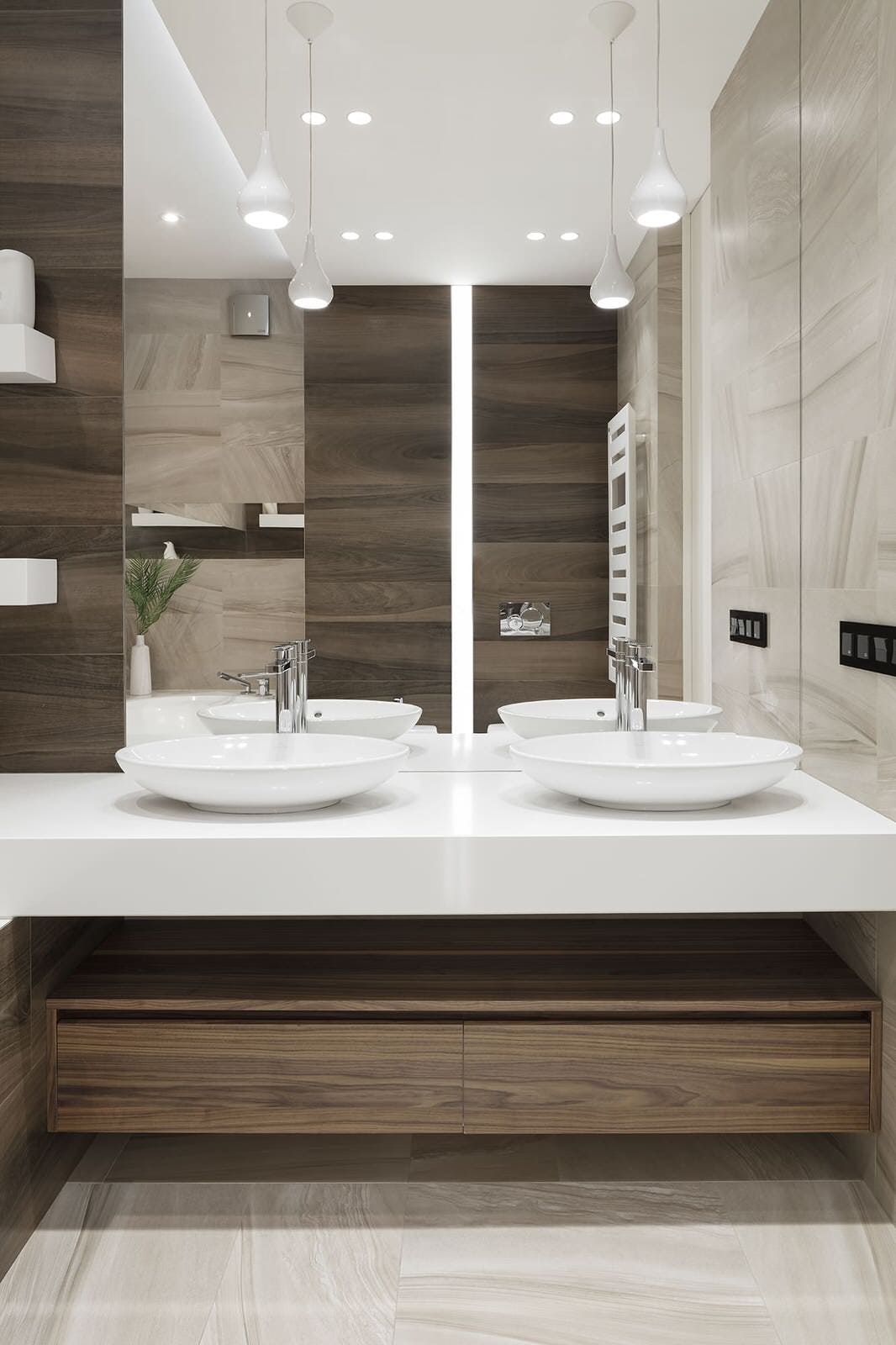 Обзор современной квартиры 170 квм. Полы без плинтуса. Двери в потолок.