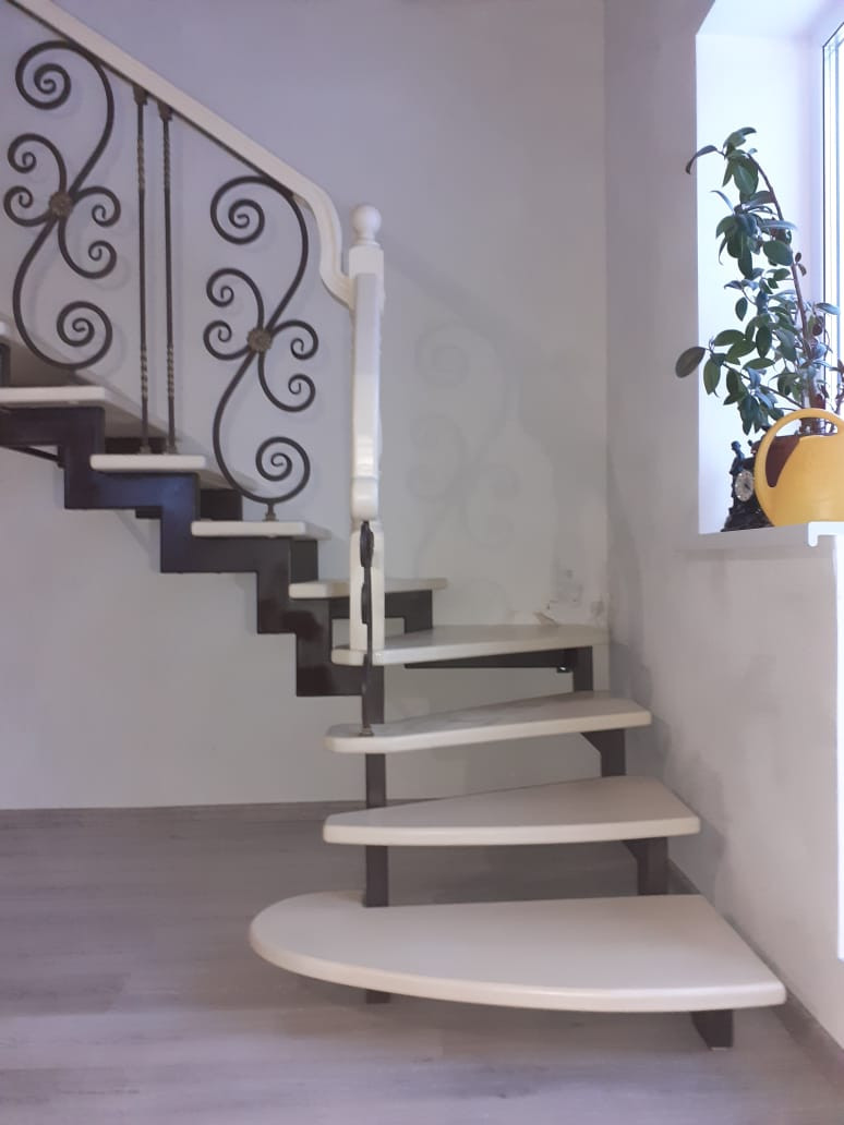 Лестница на второй этаж