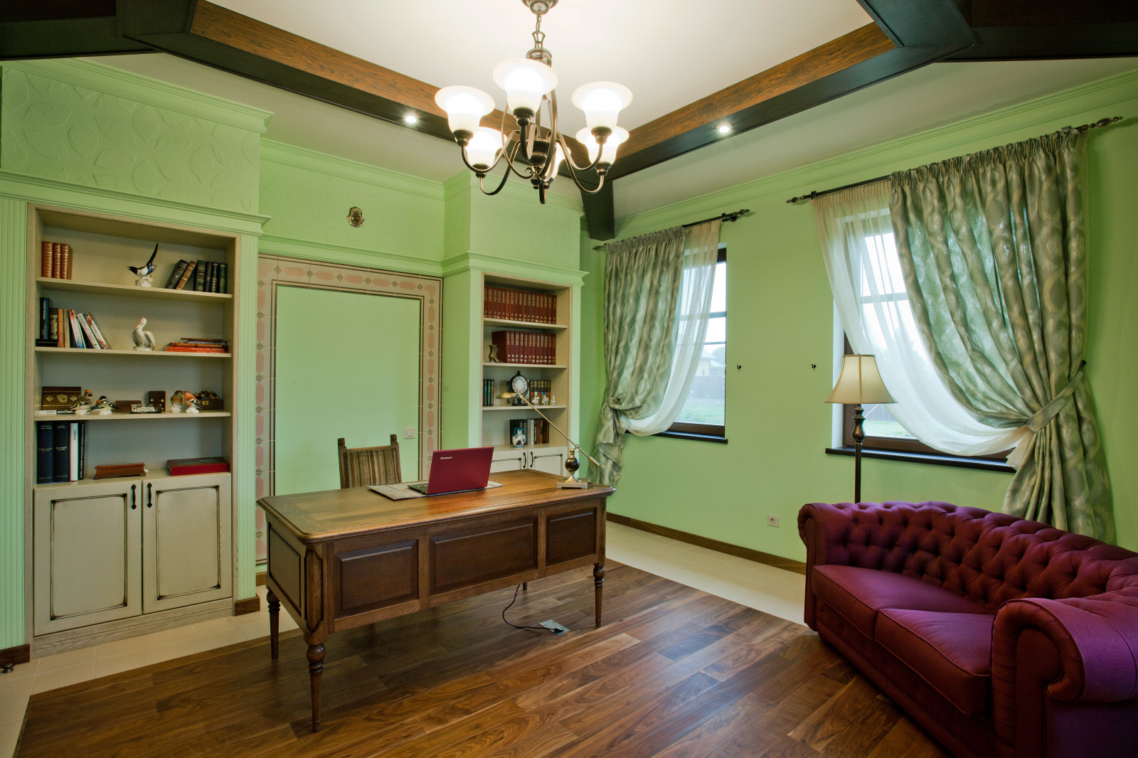 Домик у озера