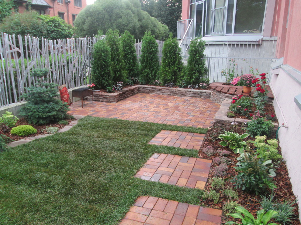 дворик в коломягах