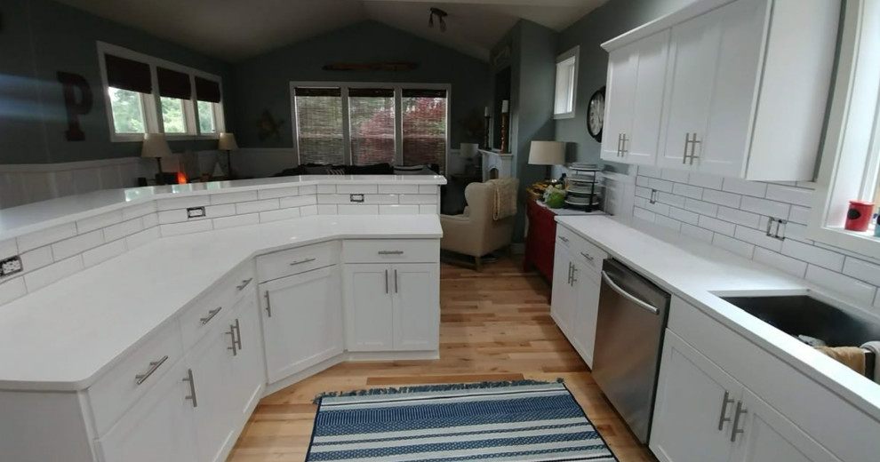Kitchen - kitchen idea in Seattle