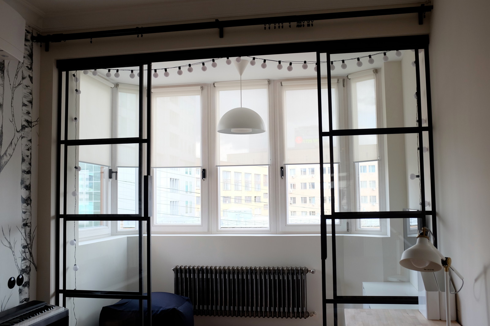 Перегородки из чёрного металла и стекла