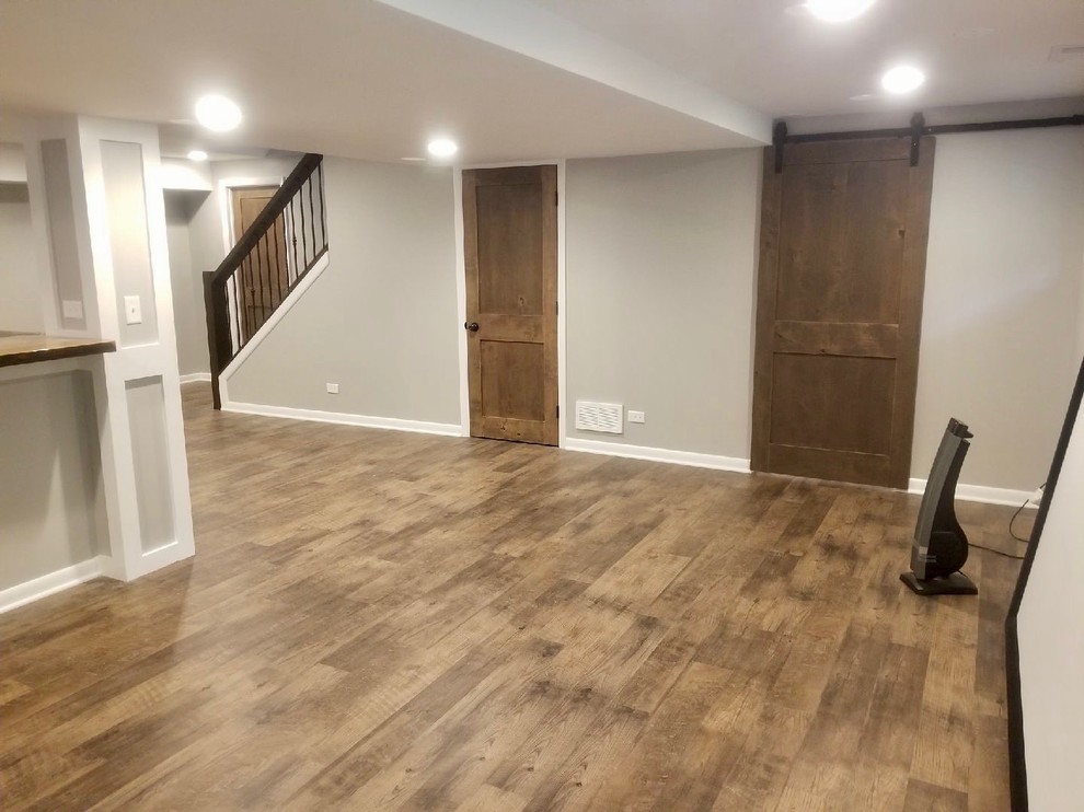 Home design - rustic home design idea in Chicago