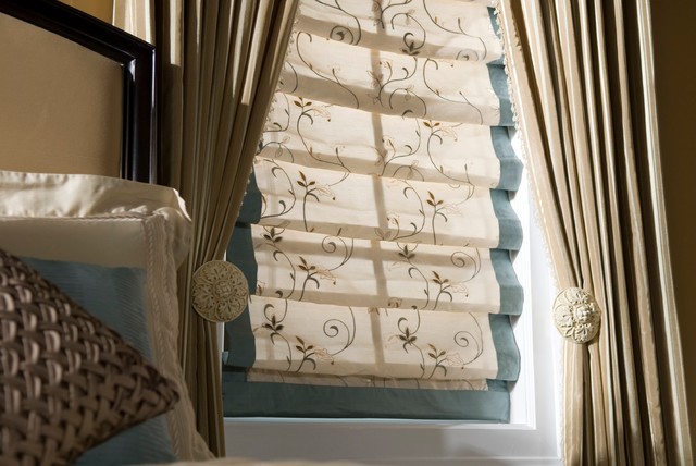 Floral Roman with Banding and Side Panels