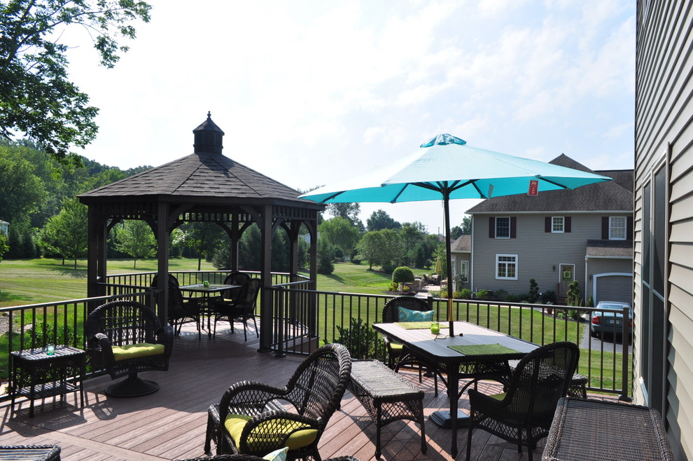 Mid-sized elegant backyard deck photo
