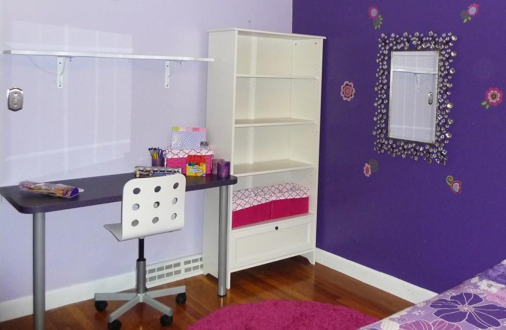 Design ideas for a small modern kids' bedroom for kids 4-10 years old and girls in Boston with purple walls and medium hardwood floors.