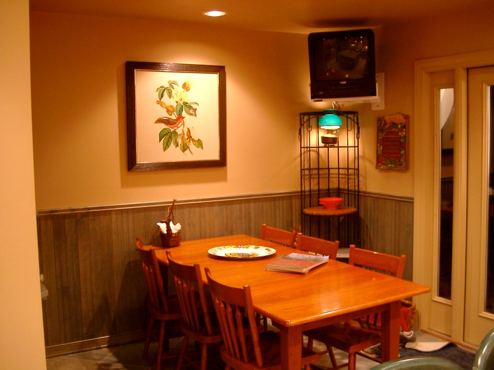 Cette photo montre une salle à manger éclectique de taille moyenne.