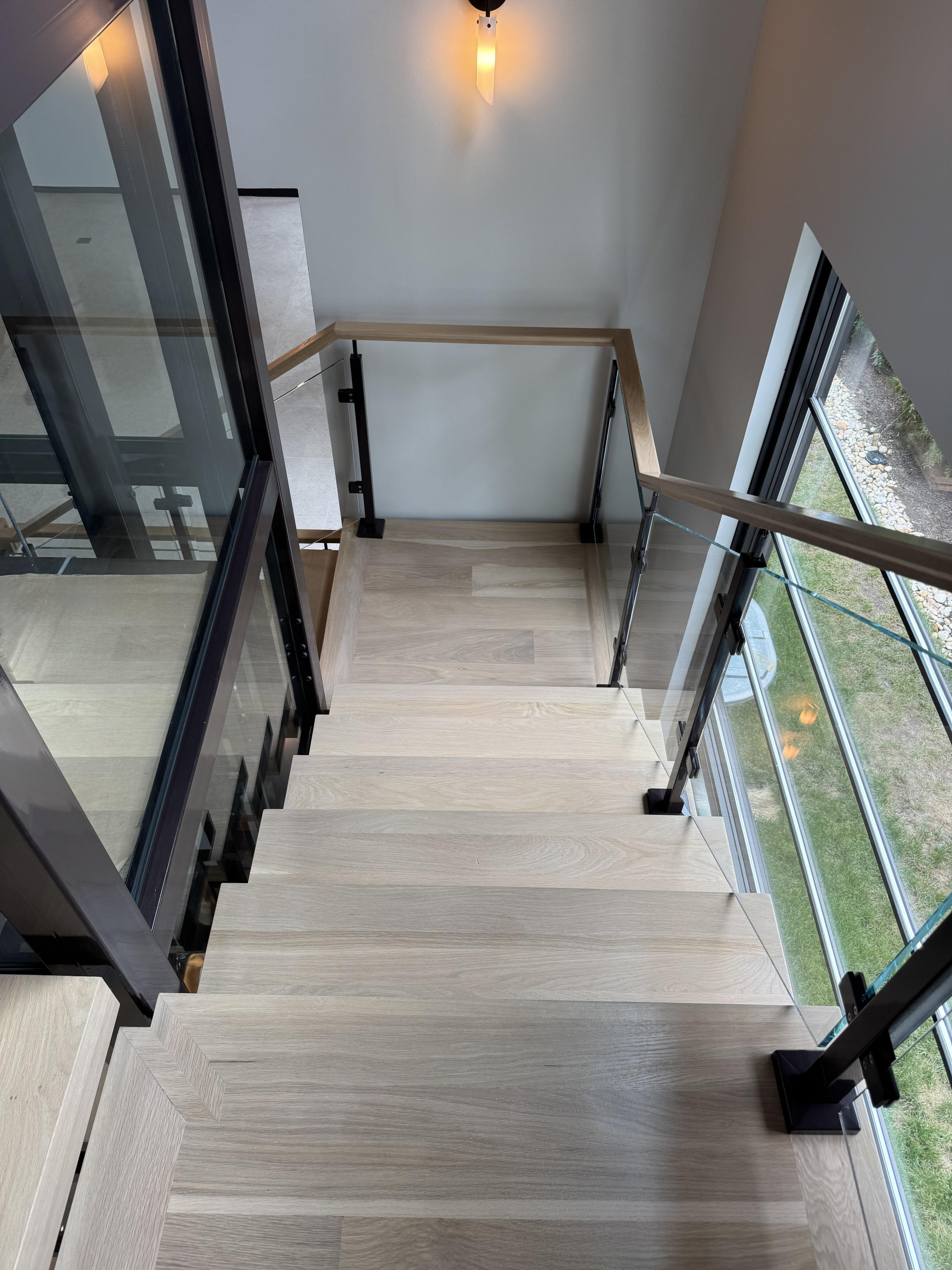 136_Modern Mono-Beam Encircling Glass Elevator, Bethesda, MD 20814