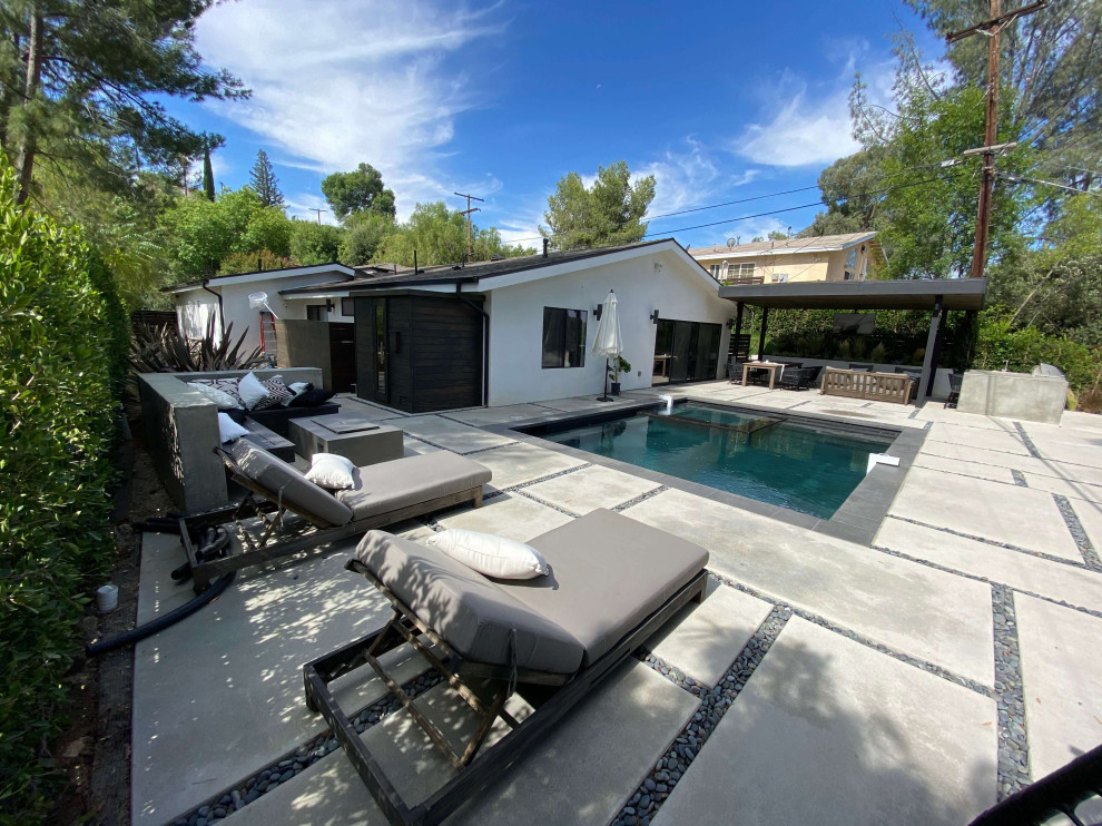 Mid-sized backyard concrete paver and custom-shaped natural hot tub photo