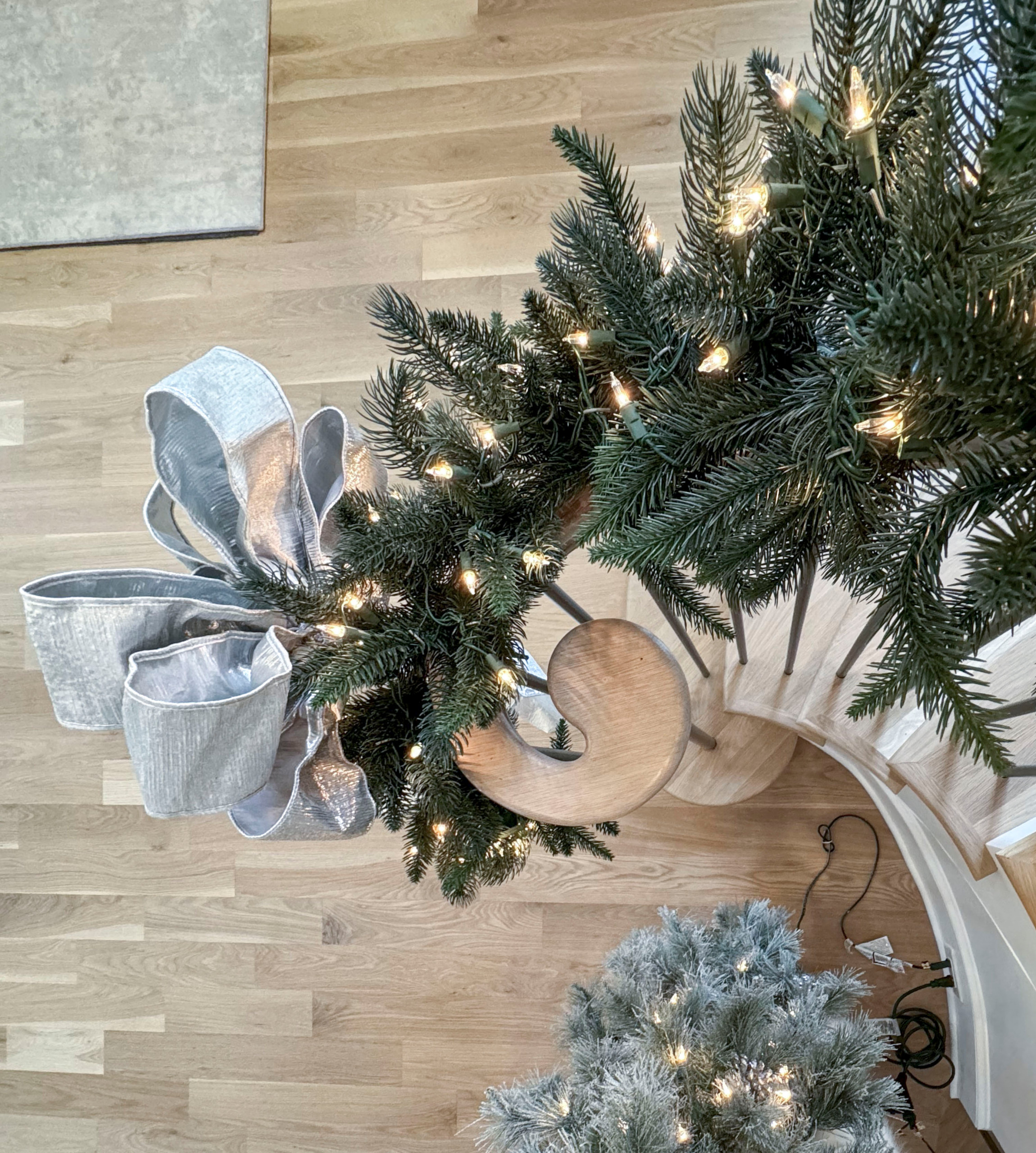 116_Elegant & Eye-catching Curved Staircase, Leesburg VA 20175