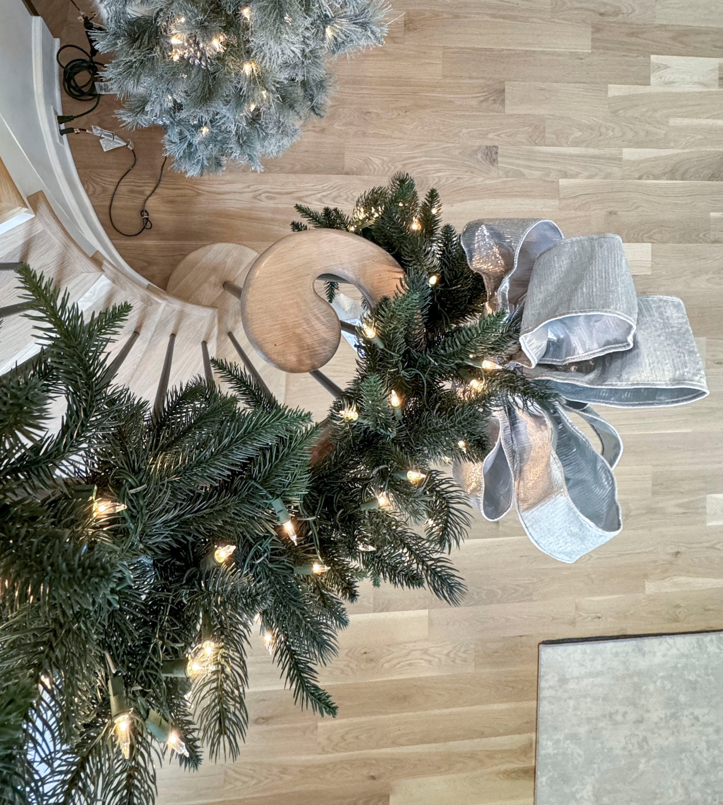 116_Elegant & Eye-catching Curved Staircase, Leesburg VA 20175