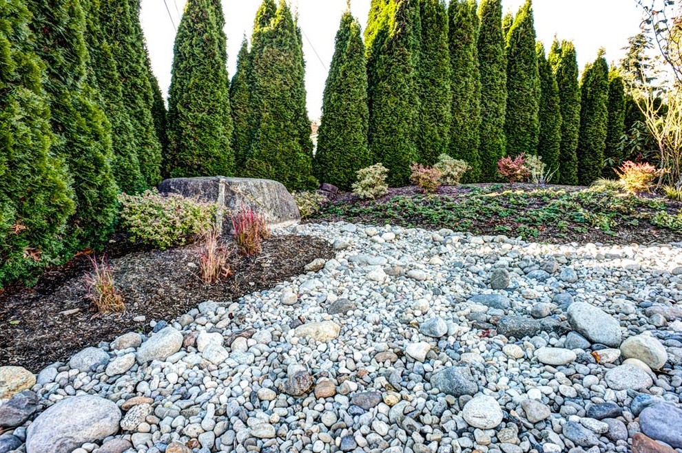 Inspiration for a contemporary landscaping in Seattle.