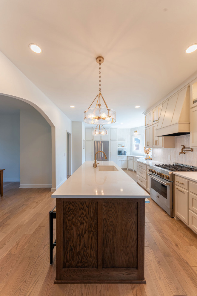 Contemporary Indian Lake Kitchen