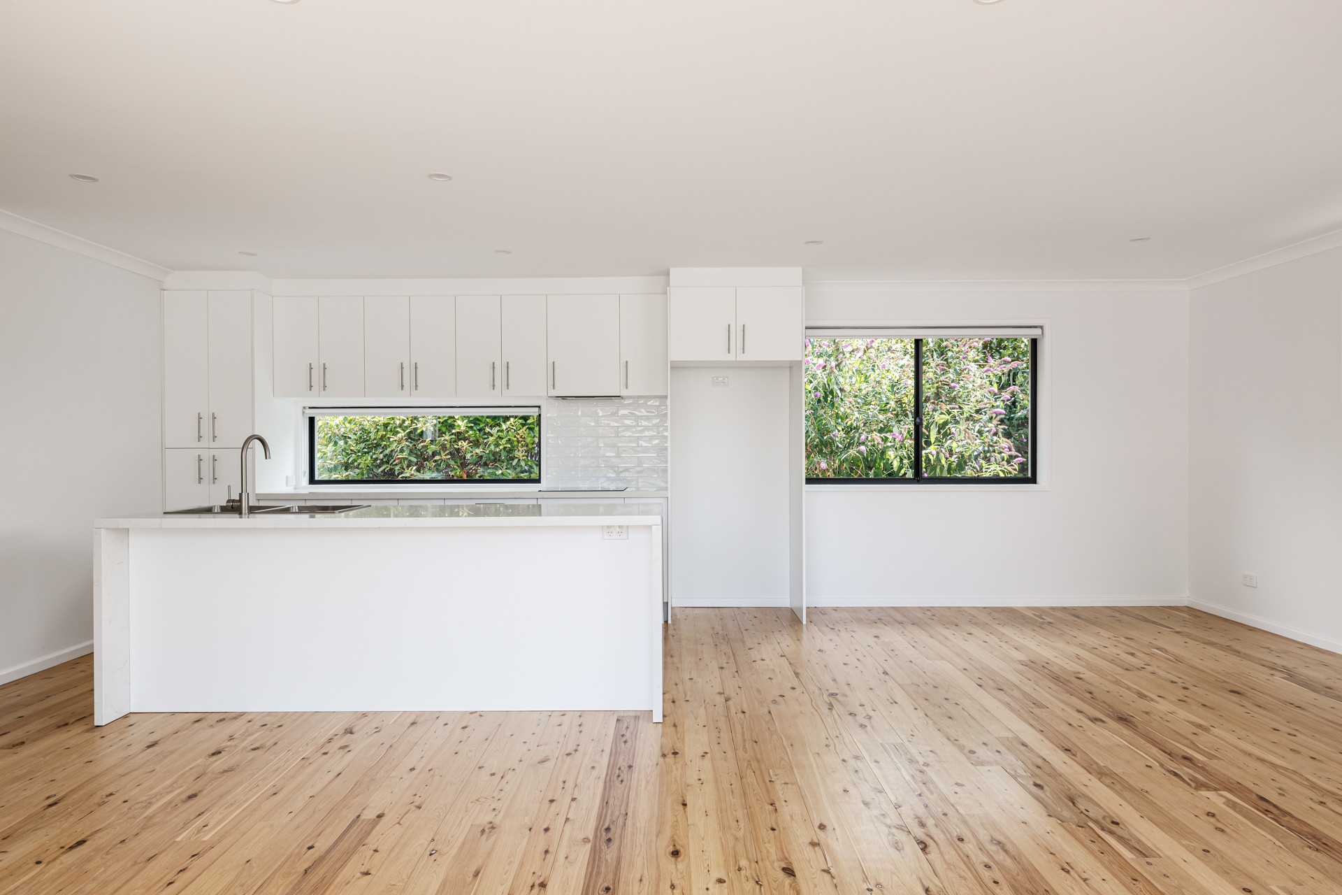 Curtin, ACT Contemporary Kitchen