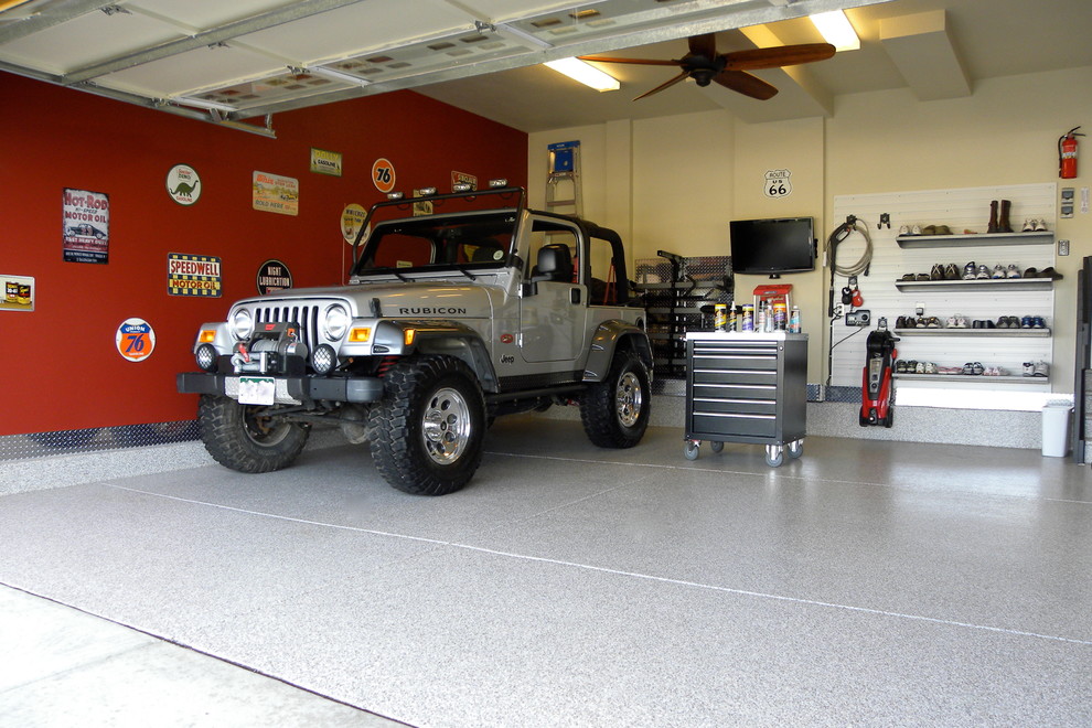 Bild på en garage och förråd