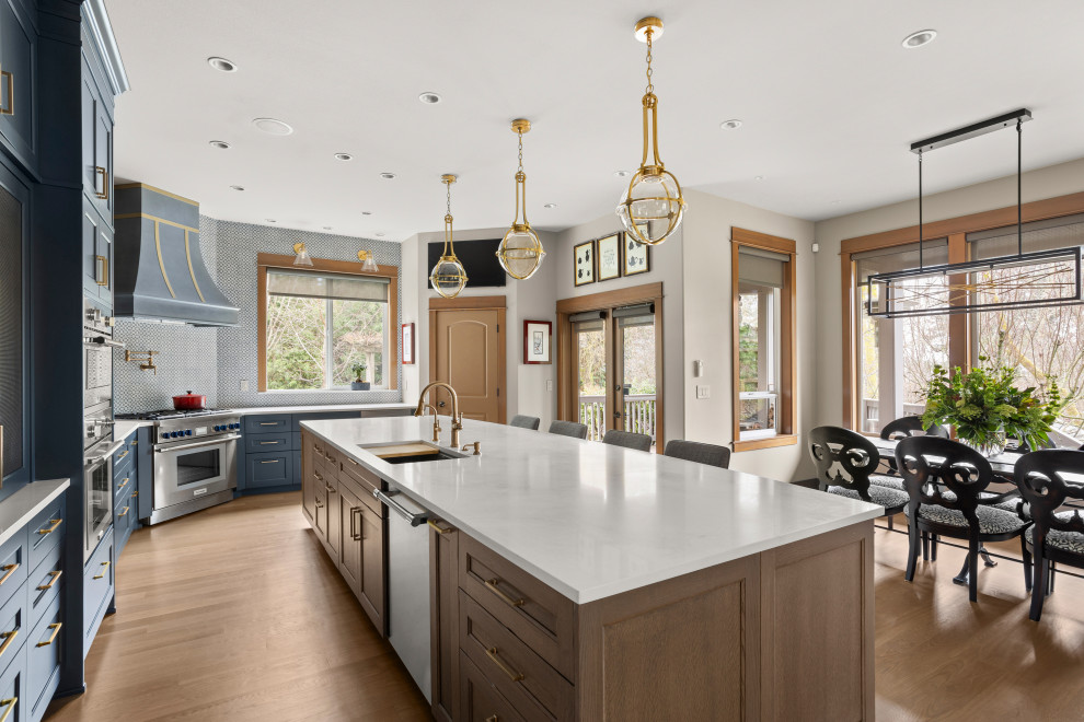 Transitional kitchen photo in Seattle