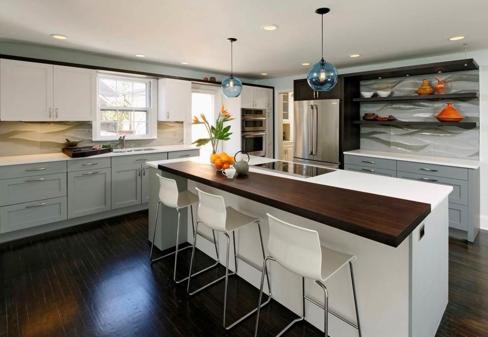 Design ideas for a transitional l-shaped eat-in kitchen in New York with an integrated sink, beaded inset cabinets, white cabinets, grey splashback, stone tile splashback, stainless steel appliances and with island.