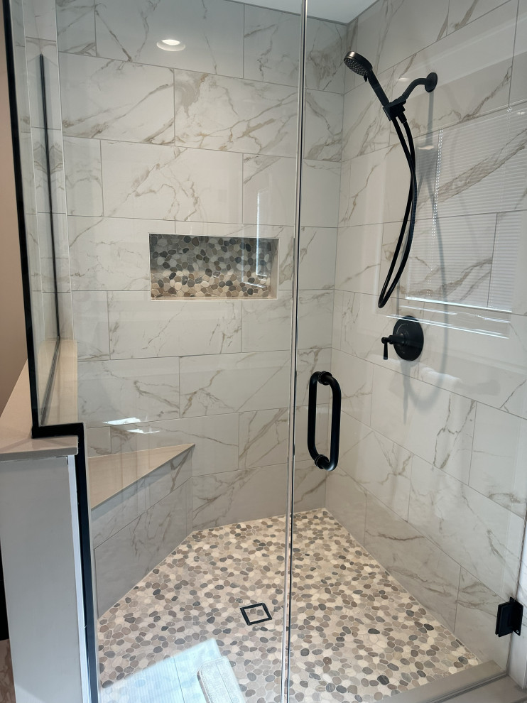 Luxurious Full Bath with Standing Shower