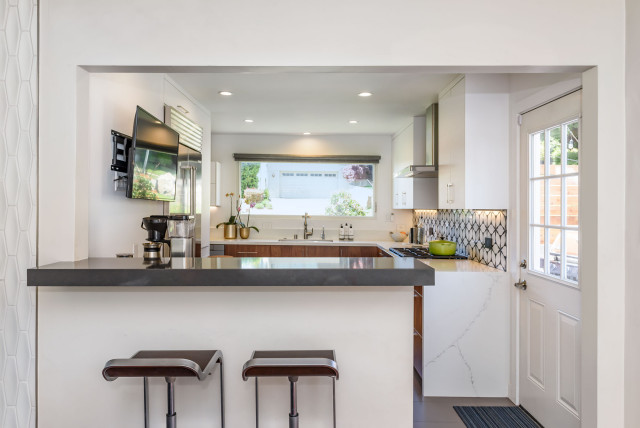 Contemporary Two-Toned Kitchen contemporary-kitchen