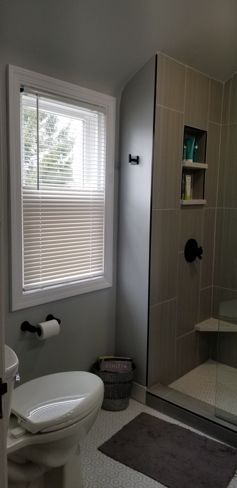This is an example of a small modern 3/4 bathroom in Cleveland with white cabinets, an alcove shower, a two-piece toilet, gray tile, ceramic tile, grey walls, porcelain floors, an undermount sink, marble benchtops, white floor, an open shower, grey benchtops, a niche, a single vanity, a freestanding vanity and vaulted.