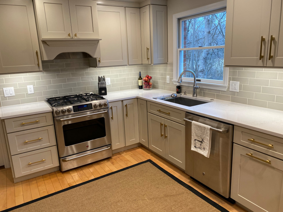 Inspiration for a transitional kitchen remodel in Cincinnati