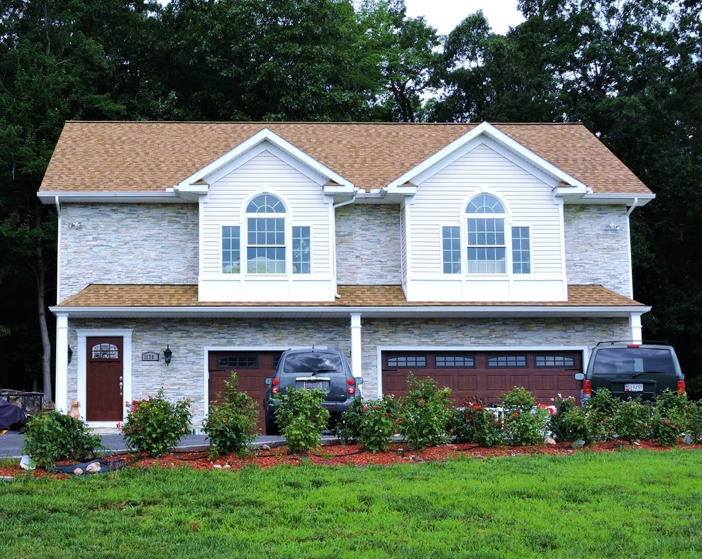 This is an example of a large traditional detached three-car garage in Baltimore.
