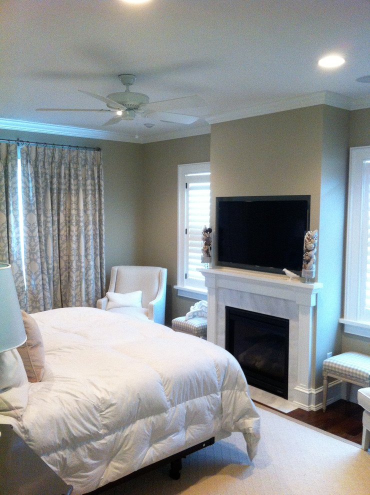 This is an example of a traditional bedroom in Tampa.