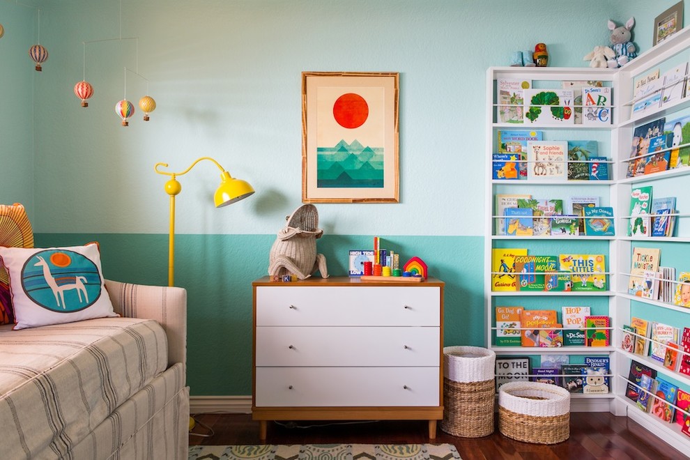 Design ideas for a beach style kids' room in Los Angeles.