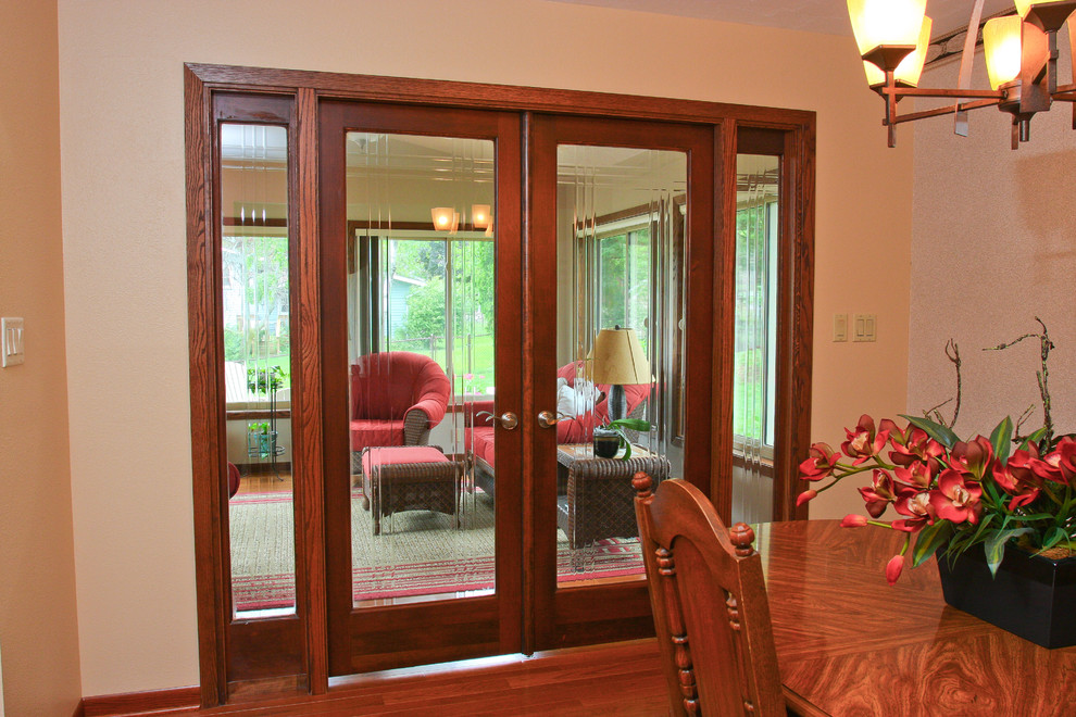 Small transitional sunroom in Milwaukee with light hardwood floors, no fireplace and a standard ceiling.