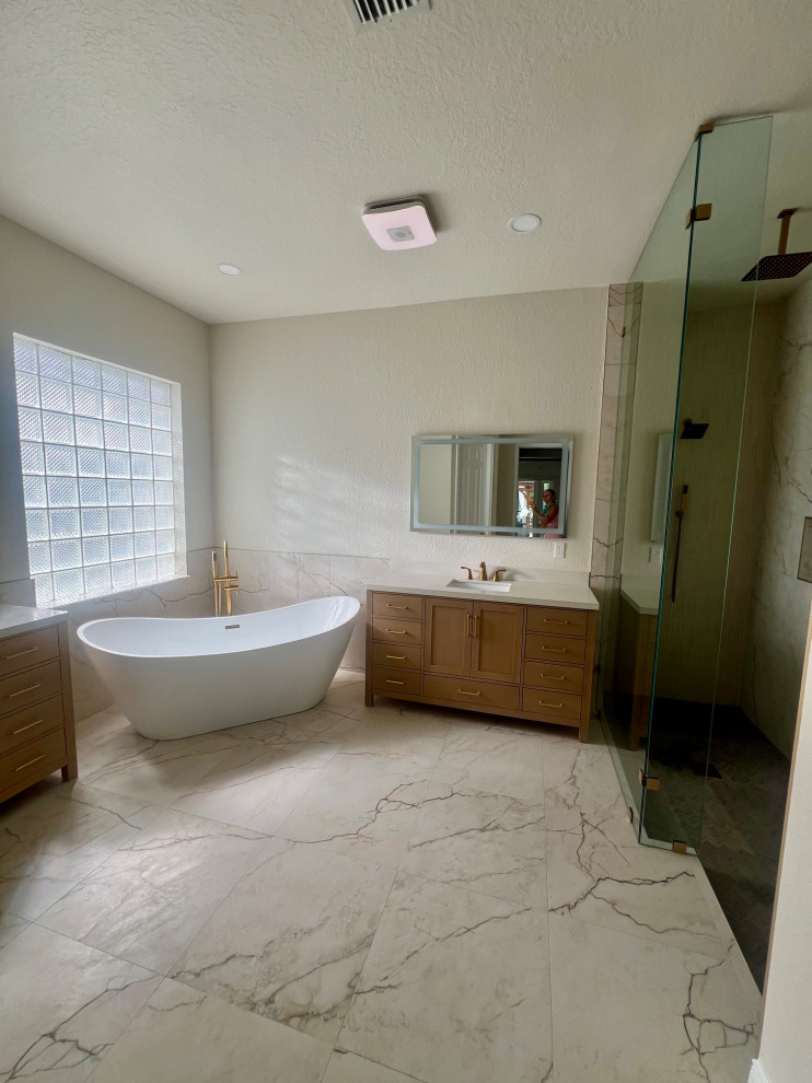 Timeless Elegance Bath in Fish Hawk