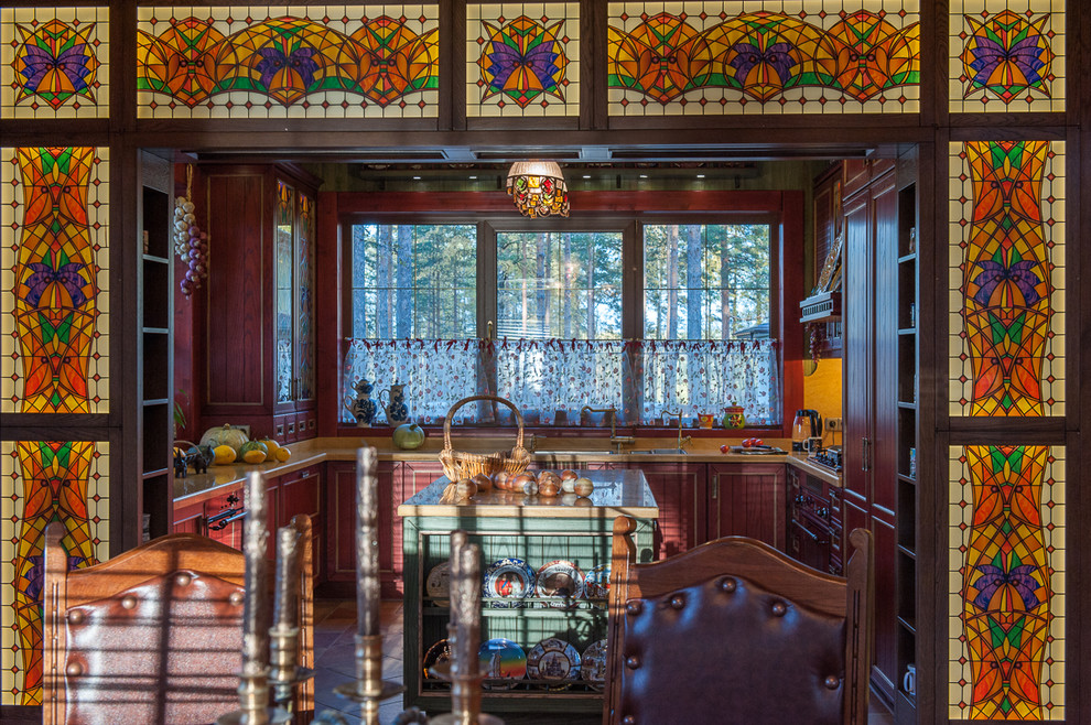 Дом с витражами