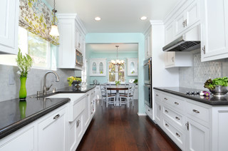 Bruce - Kitchen/Dining/Laundry