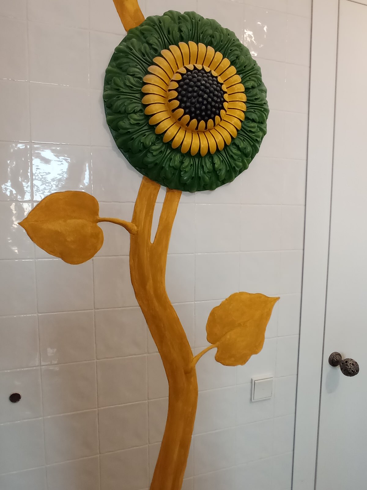 Рельефно-живописное панно в холле квартиры