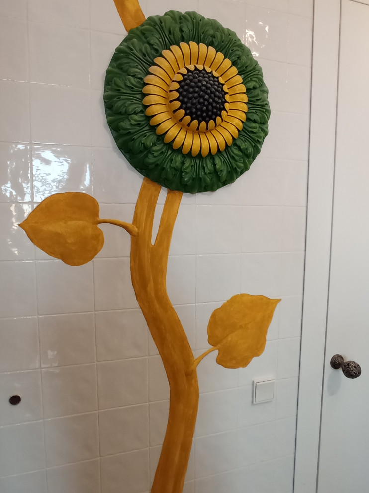 Рельефно-живописное панно в холле квартиры