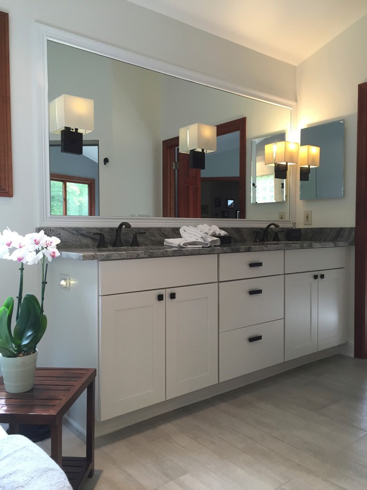 Inspiration for a transitional home design remodel in Cincinnati