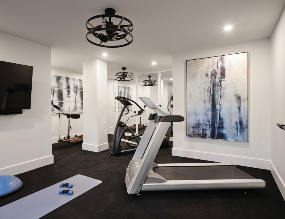 Multifunktionaler, Mittelgroßer Moderner Fitnessraum mit weißer Wandfarbe und schwarzem Boden in Denver