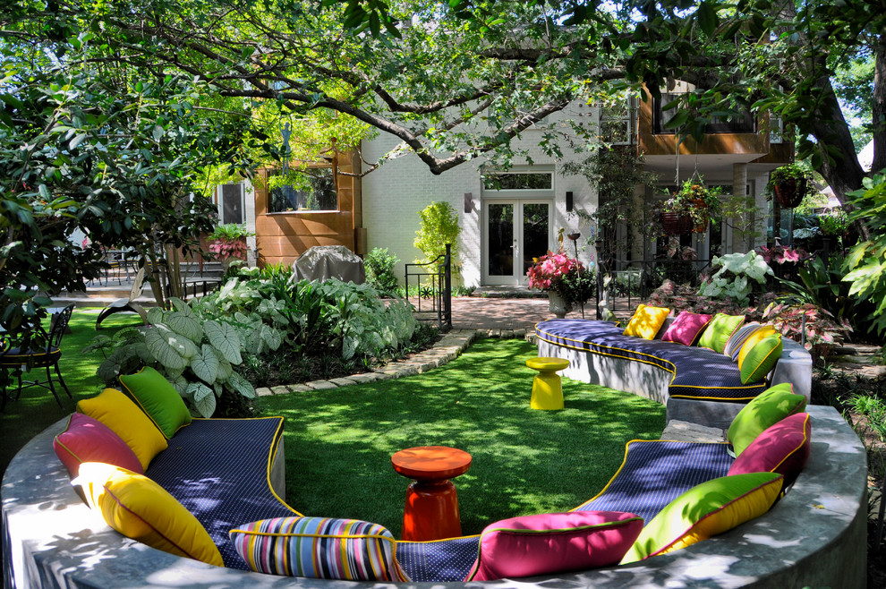 Mid-sized eclectic backyard shaded garden in Dallas.