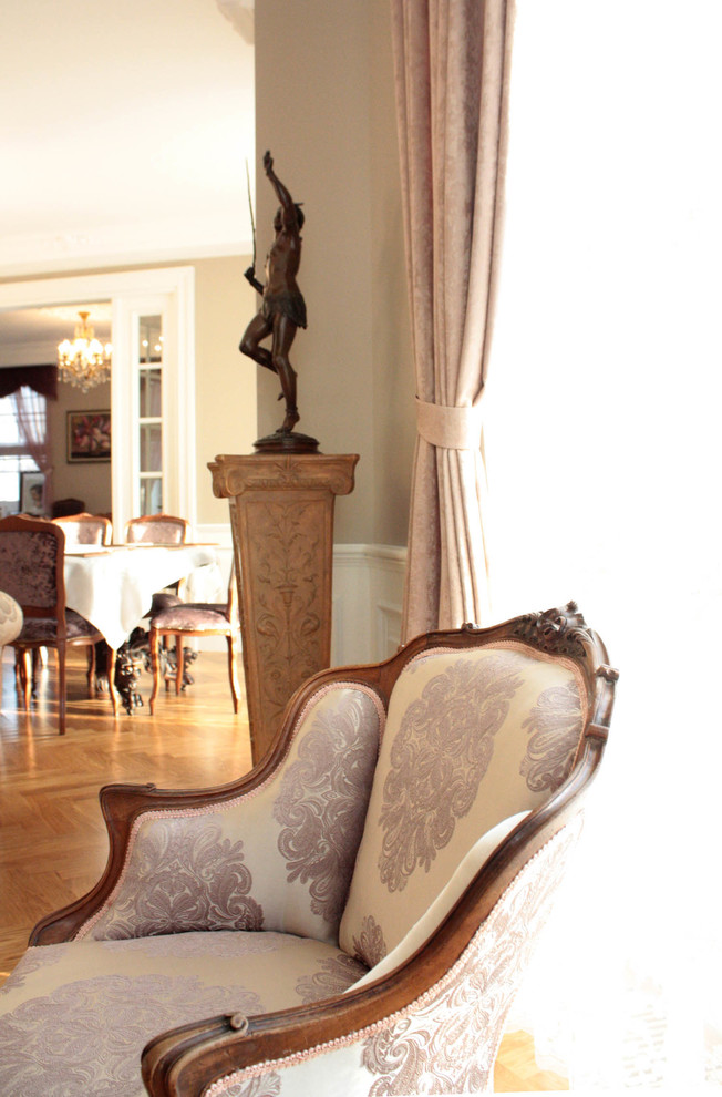 Recreating the Interior of the Chekhov’s Period in a Suburban Residence