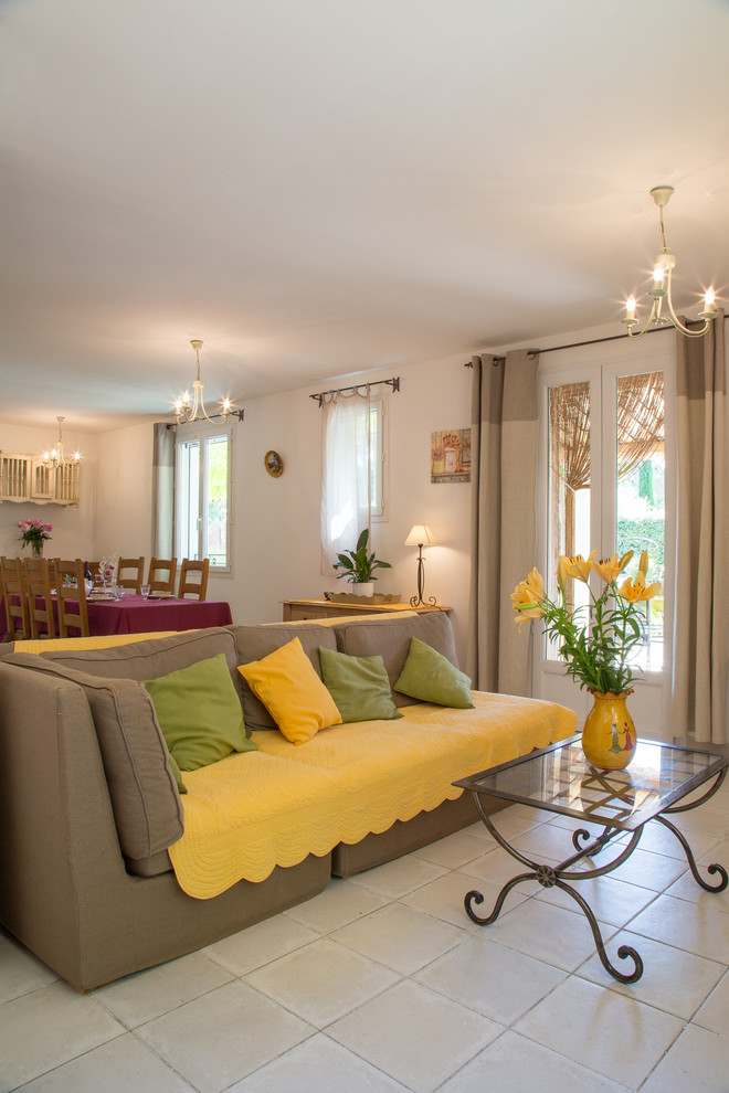 Design ideas for a mediterranean living room in Marseille.