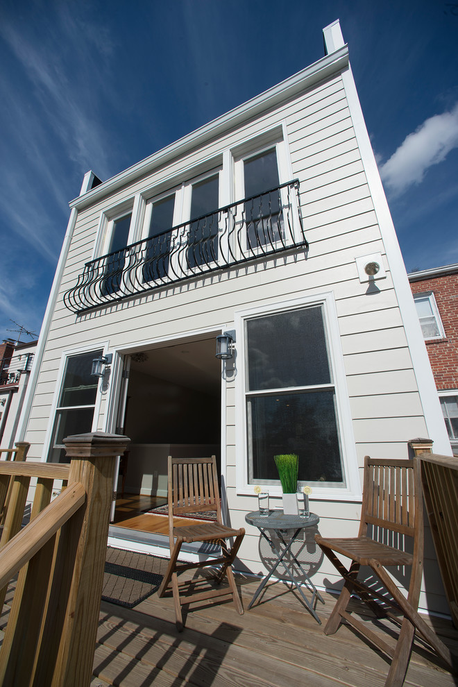 Example of a transitional home design design in DC Metro