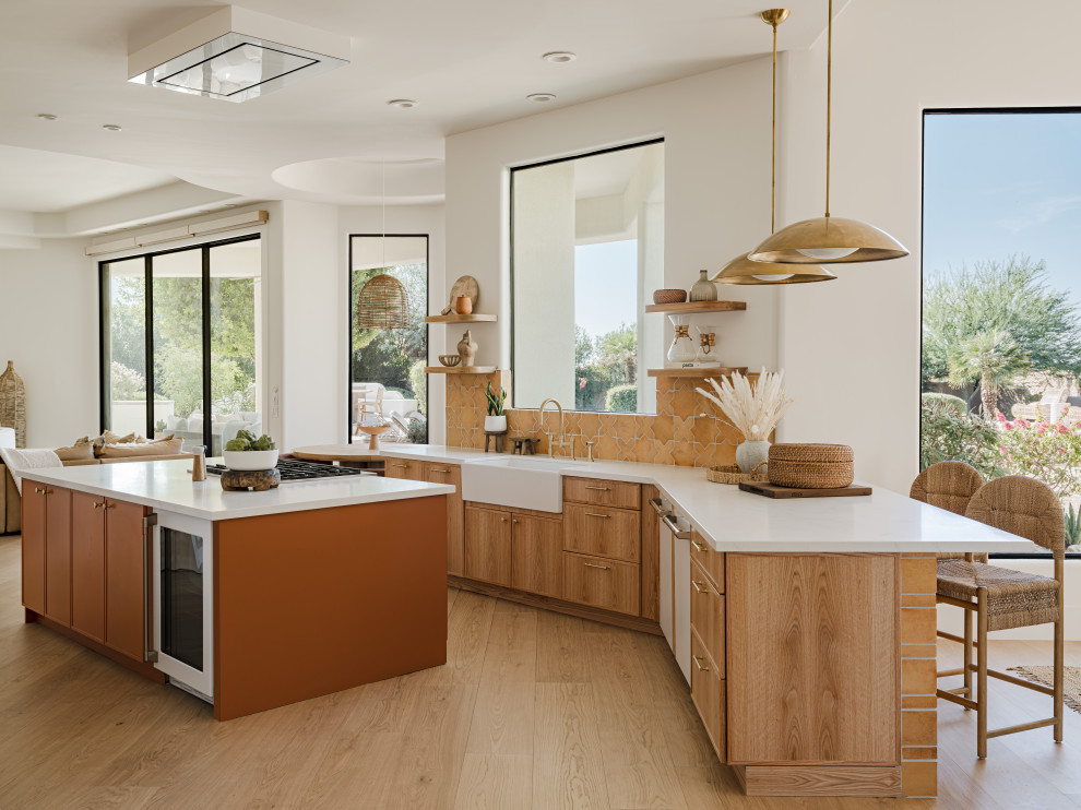 Exempel på ett mellanstort amerikanskt vit vitt kök, med en rustik diskho, orange skåp, bänkskiva i kvarts, vita vitvaror, mellanmörkt trägolv och en köksö