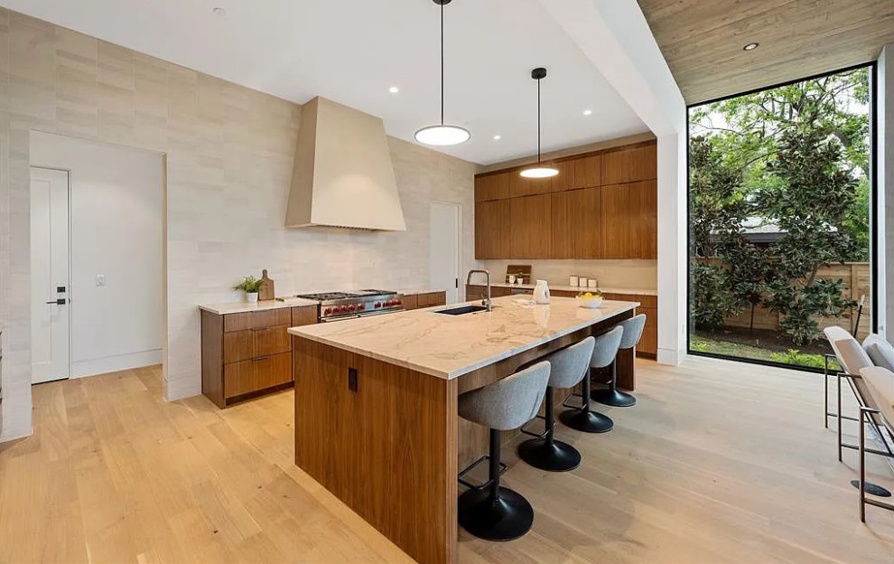 Kitchen - kitchen idea in Austin