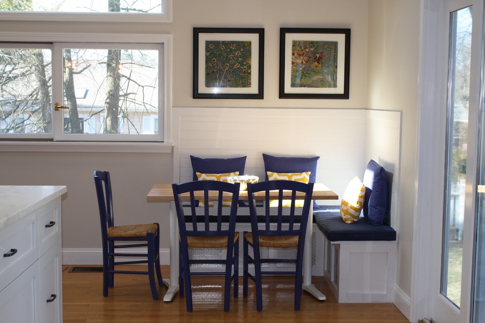 Home design - large transitional home design idea