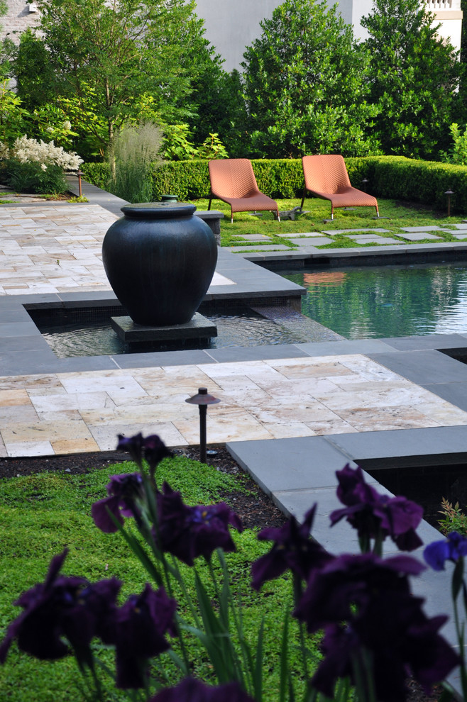 Inspiration for a traditional backyard garden in DC Metro with natural stone pavers.